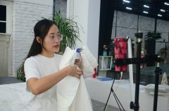 服務(wù)“夜”態(tài)，創(chuàng)造商機(jī)！英儂魏經(jīng)理如是說(shuō)